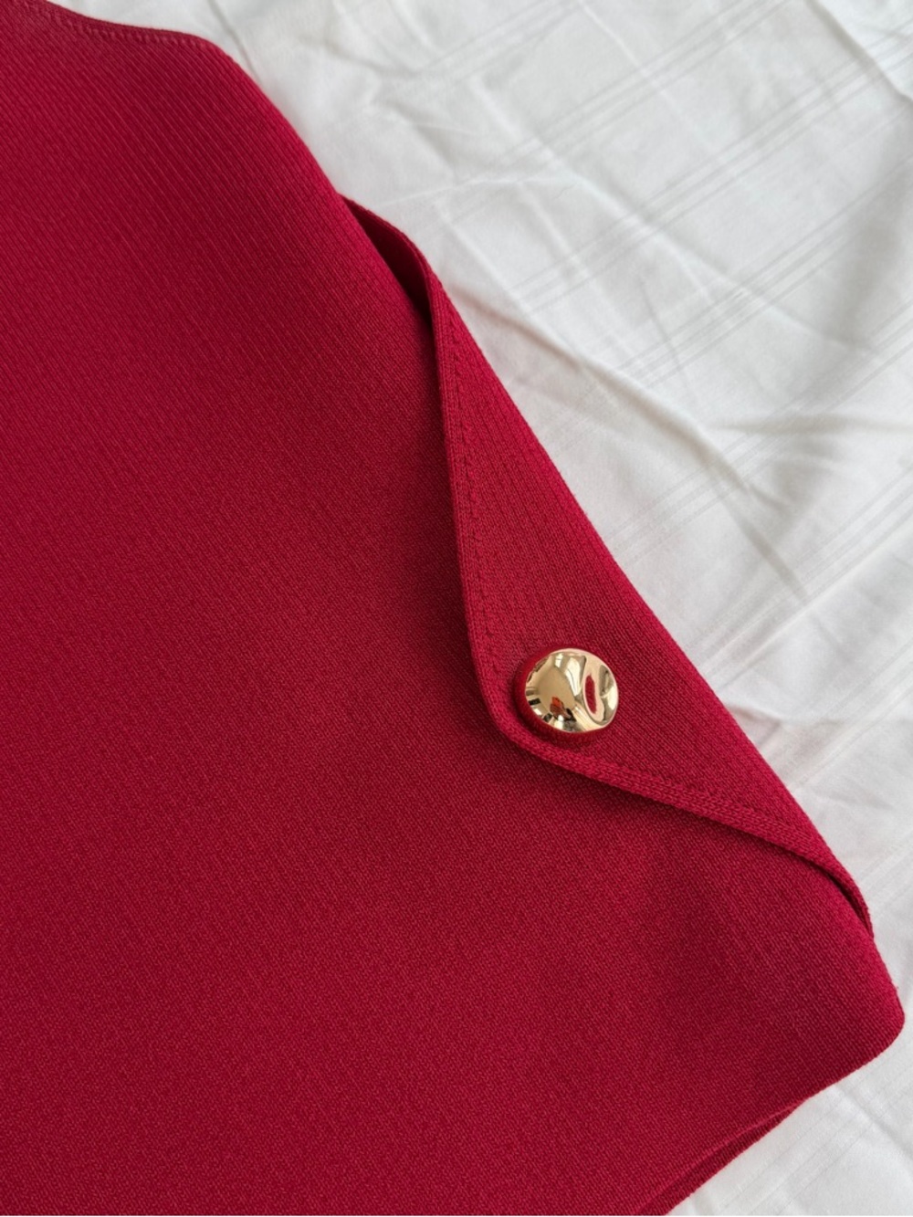 Zara Red Sleeveless Knit Shell with Gold Button Detail top - Picture 2 of 4